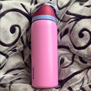 Owala FreeSip Water Bottle🩷🍓